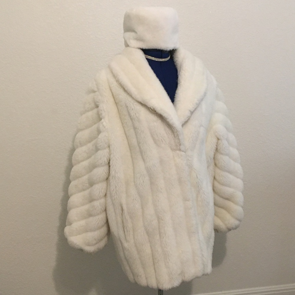 White Fur Coat XXL